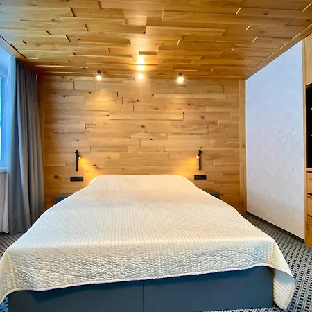 Alpina 27 In Out Free Parking *