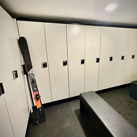 Alpina 27 In Out Free Parking *