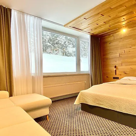 Alpina 27 In Out Free Parking *