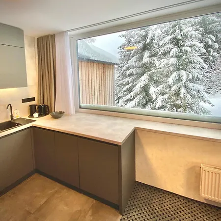 Alpina 27 In Out Free Parking