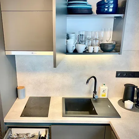 Alpina 27 In Out Free Parking