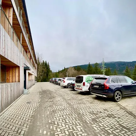 Alpina 27 In Out Free Parking *