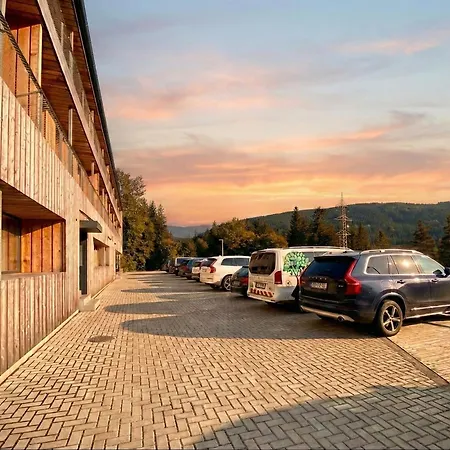 Alpina 27 In Out Free Parking